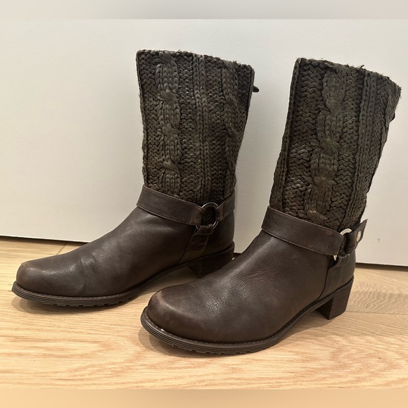 Stuart Weitzman brown heeled boots - Picture 4 of 6